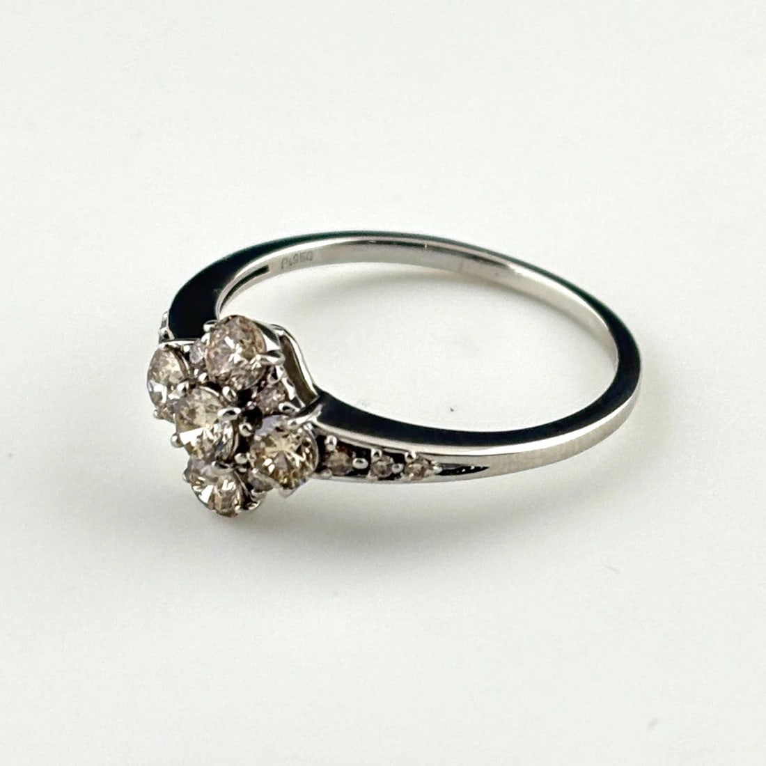 MELEE DIAMOND DESIGN RING PLATINUM: Melee diamond design Ring Platinum Brand: Unbranded Type: Ring Material: Pt950, Color: Platinum Size: US 7.5 to 8 Accessories: None Accessories Notice: When purchasing pre-owned goods, please