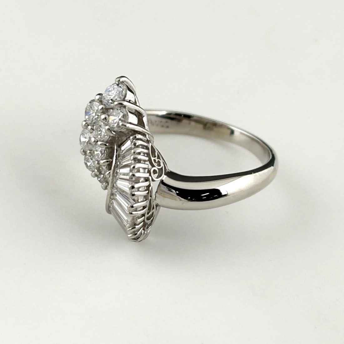 MELEE DIAMOND DESIGN RING PLATINUM: Melee diamond design Ring Platinum Brand: Unbranded Type: Ring Material: Pt900, Color: Platinum Size: US 6.5 to 7 Accessories: None Accessories Notice: When purchasing pre-owned goods, please