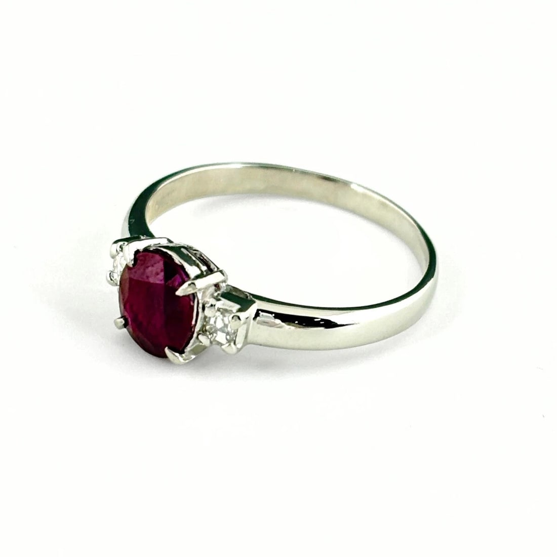 RUBY DESIGN RING PLATINUM RING MELEE DIAMOND: ruby design Ring Platinum ring Melee diamond Brand: Unbranded Type: Ring Material: Pt900, Main Stone/Creation Ruby diamond Color: Platinum Size: US 8.5 to 9 Accessories: None Accessories N