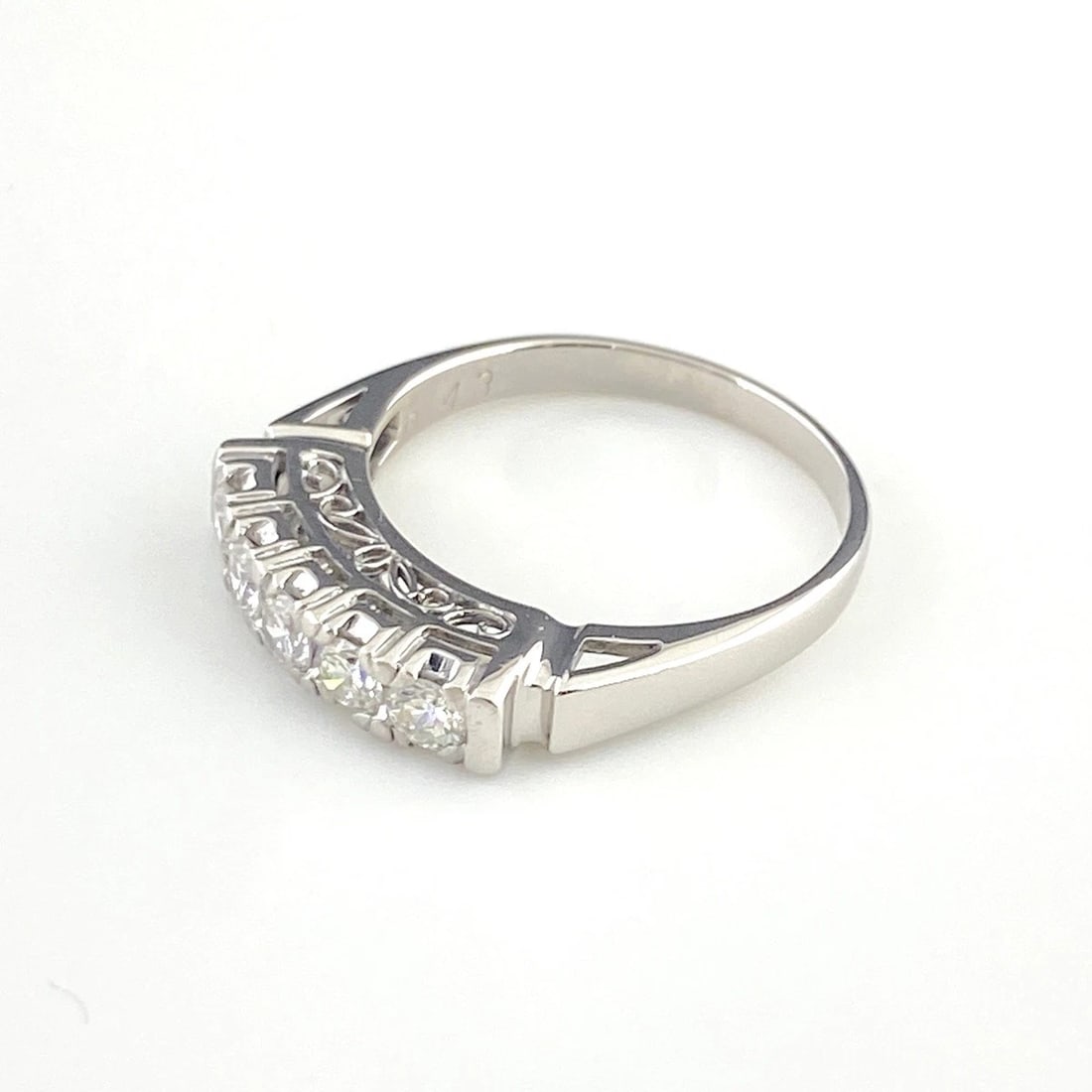 MELEE DIAMOND DESIGN RING PLATINUM: Melee diamond design Ring Platinum Brand: Unbranded Type: Ring Material: Pt850, Color: Platinum Size: US 6.5 Accessories: None Accessories Notice: When purchasing pre-owned goods, please r