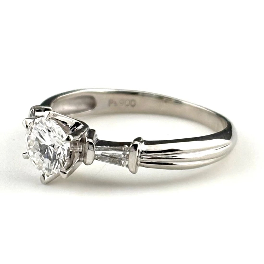 DIAMOND DESIGN RING PLATINUM MELEE DIAMOND: diamond design Ring Platinum Melee diamond Brand: Unbranded Type: Ring Material: Pt900, Color: Platinum Size: US 5 Accessories: None Accessories Notice: When purchasing pre-owned goods, pl