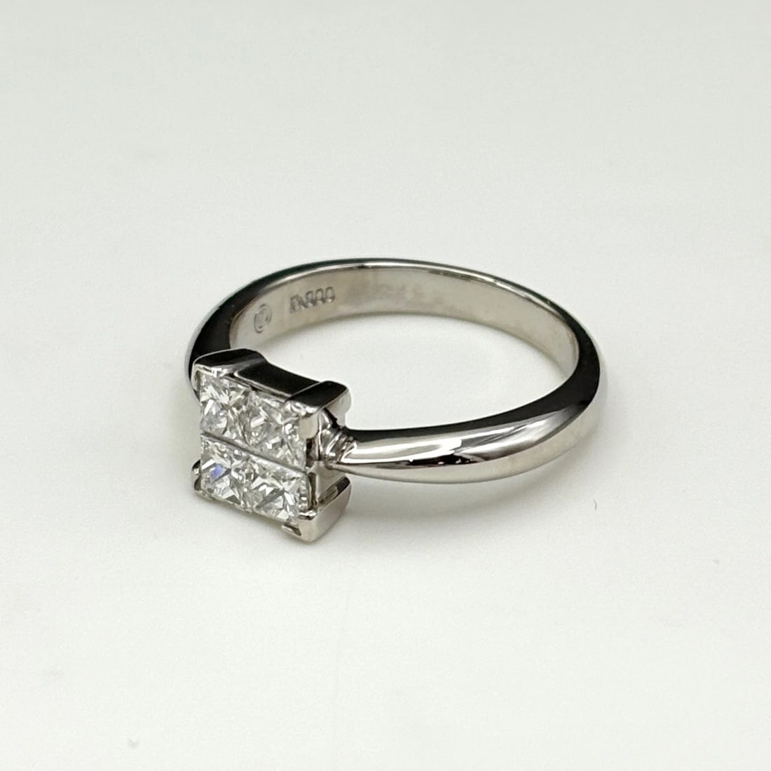 DIAMOND DESIGN RING PLATINUM: diamond design Ring Platinum Brand: Unbranded Type: Ring Material: Pt900, Color: Platinum Size: US 6.5 Accessories: None Accessories Notice: When purchasing pre-owned goods, please refer t