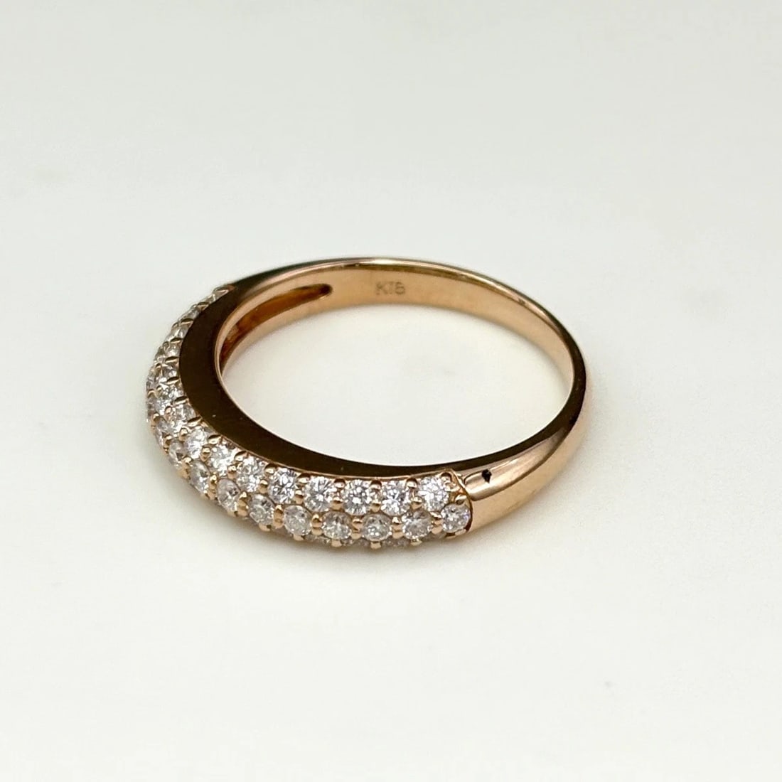 MELEE DIAMOND DESIGN RING: Melee diamond design ring Brand: Unbranded Type: Ring Material: 18K, Color: pink gold Size: US 6 to 6.5 Accessories: None Accessories Notice: When purchasing pre-owned goods, please refer to