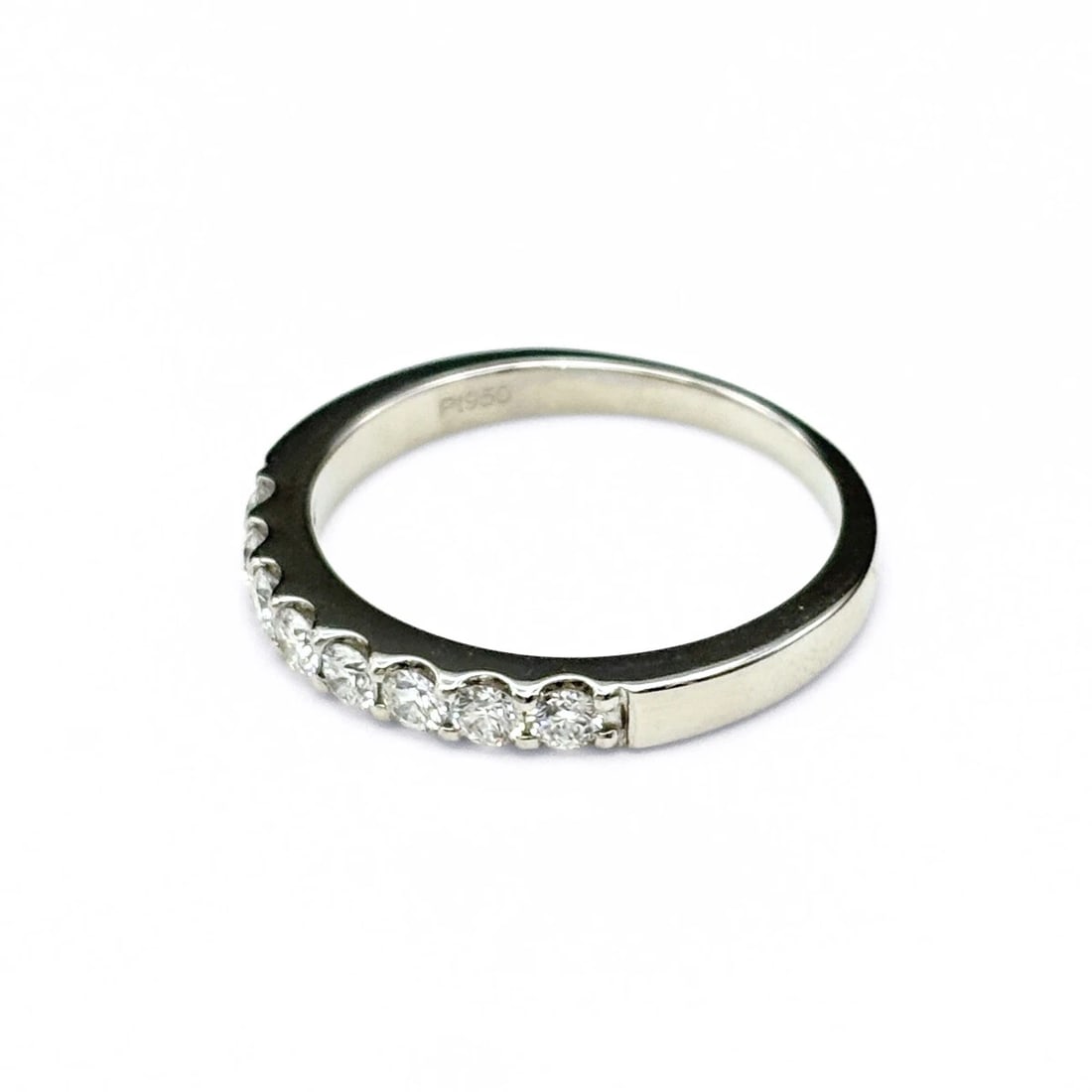 MELEE DIAMOND DESIGN RING: Melee diamond design ring Brand: Unbranded Type: Ring Material: Pt950, Color: Platinum Size: US 5.5 to 6 Accessories: None Accessories Notice: When purchasing pre-owned goods, please refer