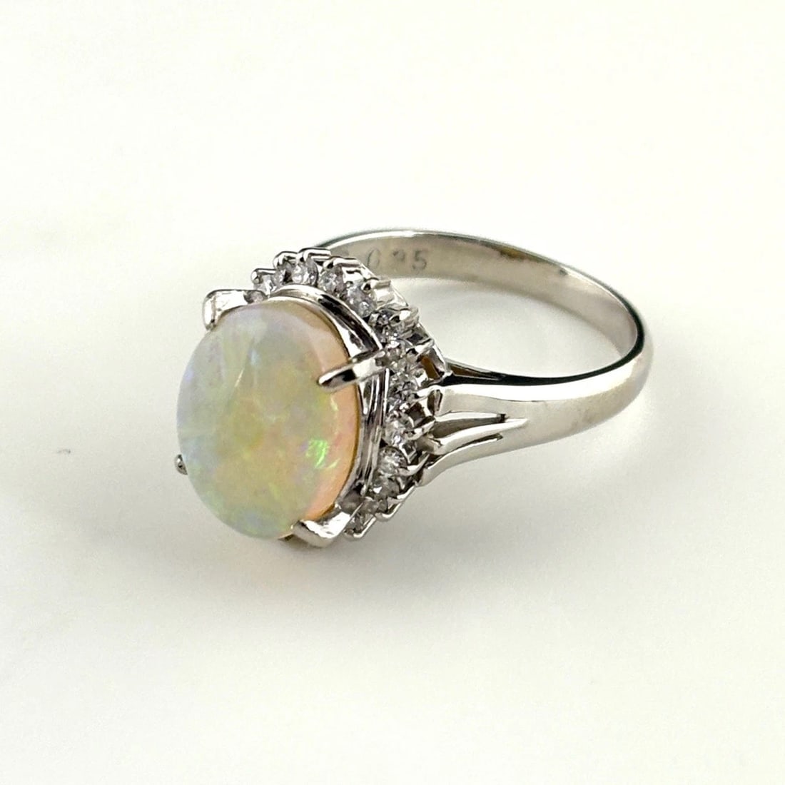 OPAL DESIGN RING PLATINUM MELEE DIAMOND: opal design Ring Platinum Melee diamond Brand: Unbranded Type: Ring Material: Pt900, Color: Platinum Size: US 5 Accessories: None Accessories Notice: When purchasing pre-owned goods, pleas