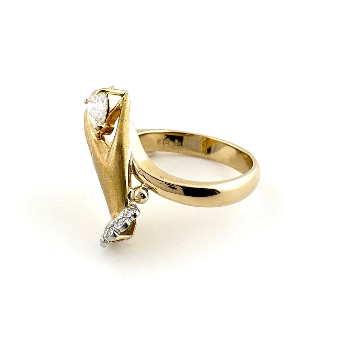 HAND MOTIF DESIGN YG YELLOWGOLD: Hand motif design YG YellowGold Brand: Unbranded Type: Ring Material: 18K, Color: Yellow Gold Size: US 6.5 to 7 Accessories: None Accessories Notice: When purchasing pre-owned goods, please