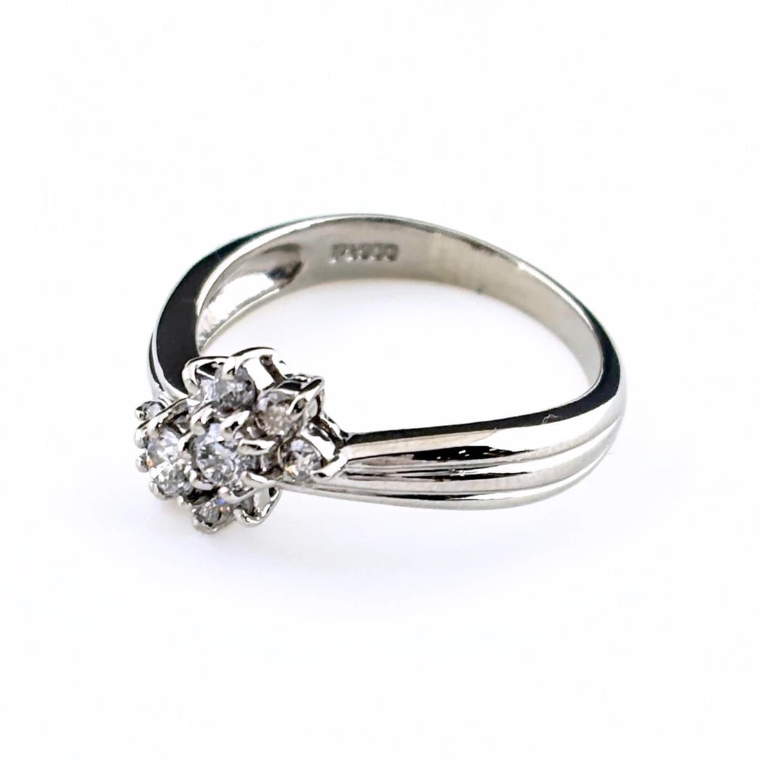 MELEE DIAMOND DESIGN RING PLATINUM: Melee diamond design Ring Platinum Brand: Unbranded Type: Ring Material: Pt900, Color: Platinum Size: US 6.5 Accessories: None Accessories Notice: When purchasing pre-owned goods, please r