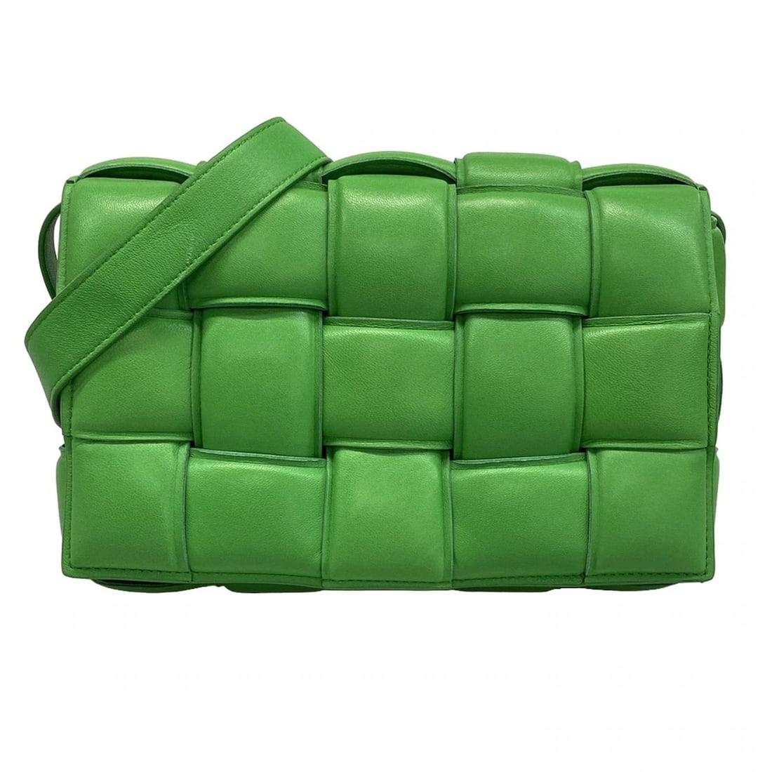 BOTTEGA VENETA PADDED CASSETTE GREEN LEATHER SHOULDER BAG SHOULDER BAG: BOTTEGA VENETA Padded Cassette Green Leather Shoulder Bag Shoulder Bag Brand: BOTTEGA VENETA Type: Shoulder Bag Material: Leather Color: Green Size: Height : 6.89 inch (17.5 cm) Width : 10.24 inch