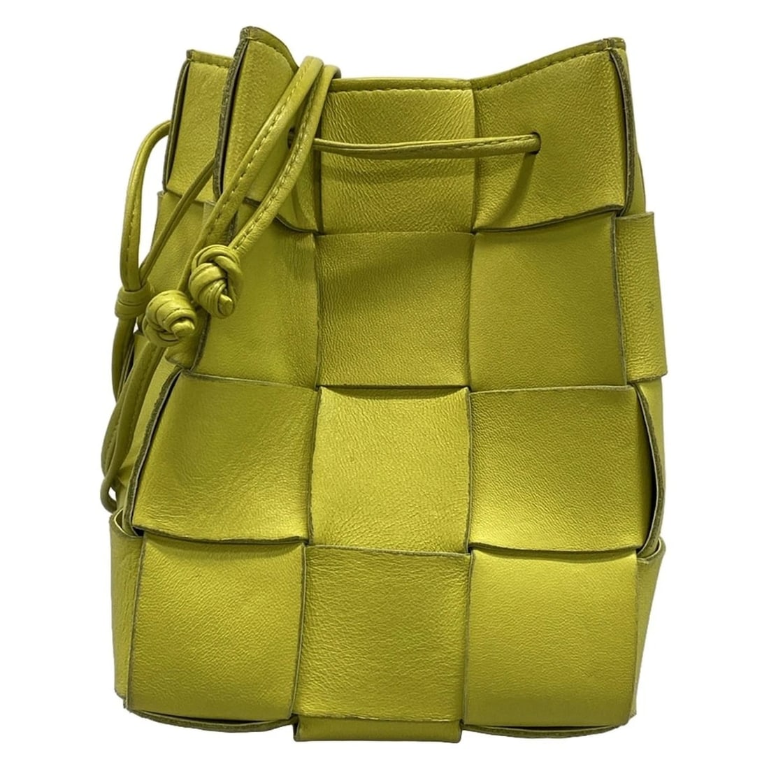 BOTTEGA VENETA CASSETTE YELLOW GREEN LEATHER SHOULDER BAG SHOULDER BAG: BOTTEGA VENETA Cassette Yellow Green Leather Shoulder Bag Shoulder Bag Brand: BOTTEGA VENETA Type: Shoulder Bag Material: Leather Color: Yellow Green Size: Height : 7.09 inch (18 cm) Width : 5.31
