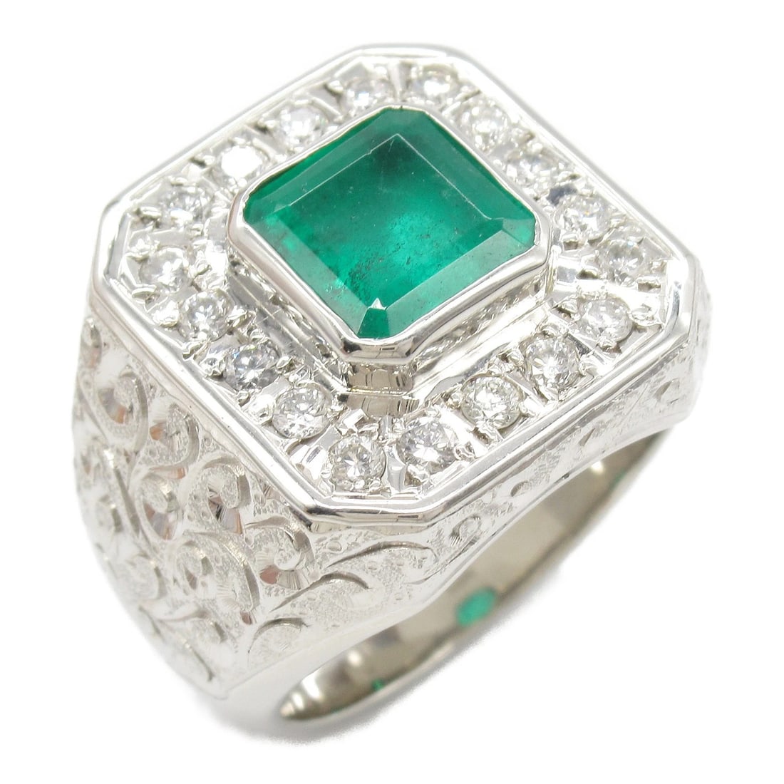 JEWELRY EMERALD DIAMOND RING PT900 PLATINUM: JEWELRY Emerald Diamond Ring Pt900 Platinum Brand: JEWELRY Type: Ring Material: Pt900 Platinum Main Stone/Creation Emerald Color: Green??ish colors × Clear??ish colors Size: 7.5 - 7.75 Accessori