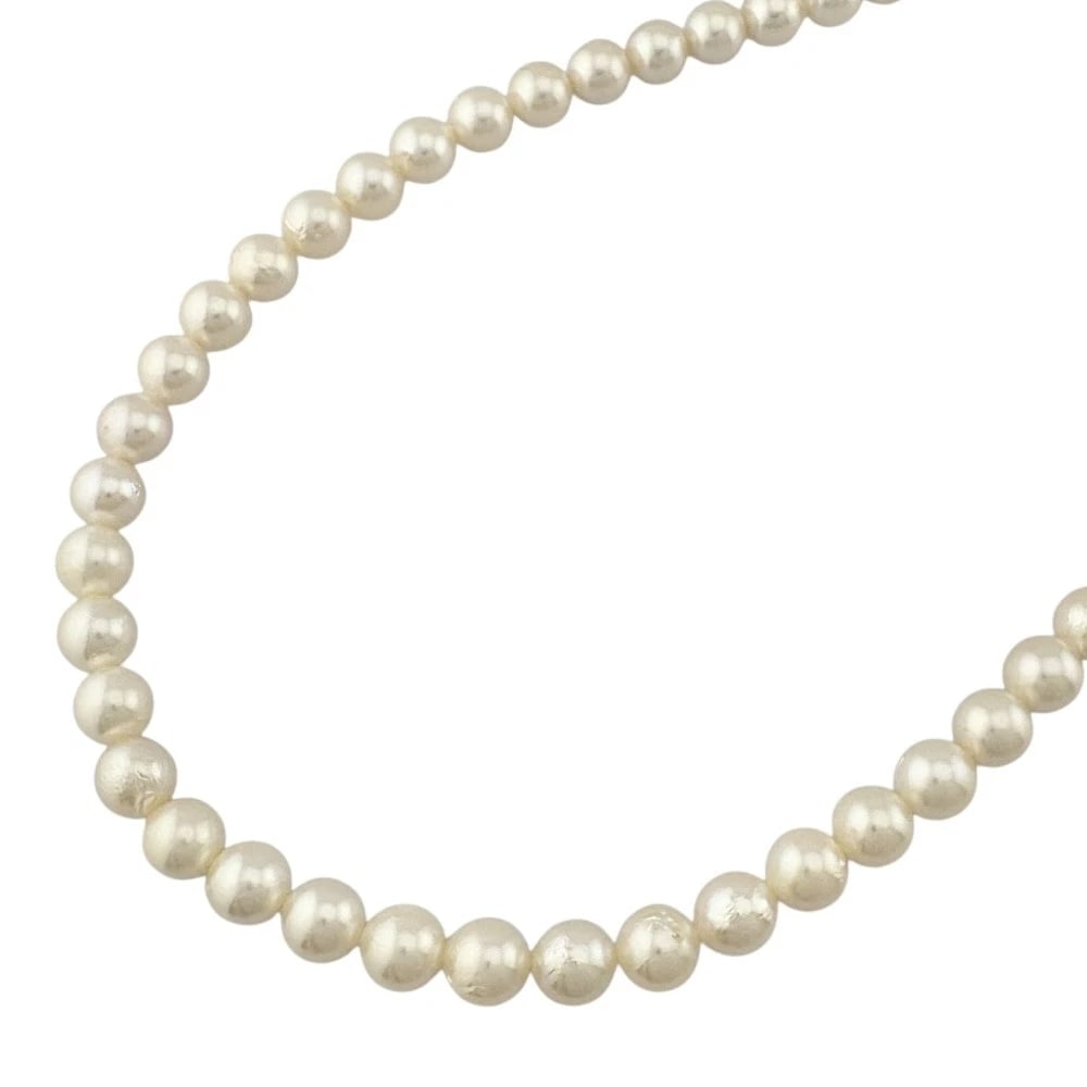 TASAKI NECKLACE SILVER AKOYA PEARL: TASAKI Necklace Silver Akoya pearl Brand: TASAKI Type: Necklace Material: Silver Main Stone/Creation Akoya pearl Color: Silver Size: Total Length:84cm Pearl diameter:6.5mm Pearl Diameter: 0.3 ""