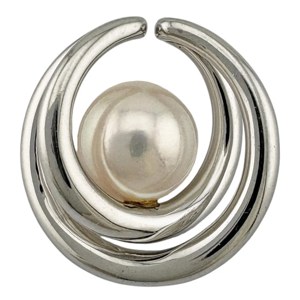 MIKIMOTO PENDANT TOP K18 WHITE GOLD AKOYA PEARL: MIKIMOTO Pendant top K18 white gold Akoya pearl Brand: MIKIMOTO Type: Pendant top Material: K18 white gold Main Stone/Creation Akoya pearl Color: Silver Size: Top:W6.1inch x H6.1inch Pearl