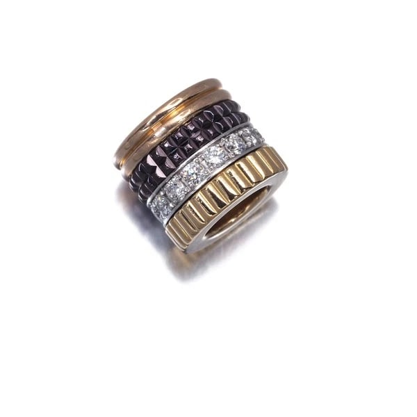 BOUCHERON PENDANT DIAMOND QUATRE CLASSIQUE 18K: Boucheron Pendant Diamond Quatre Classique 18K Brand: BOUCHERON Type: Pendant Material: 18K / 750 / Yellow Gold 18K / 750 / White Gold 18K / 750 / Rose Gold Main Stone/Creation Natural Color: Multi