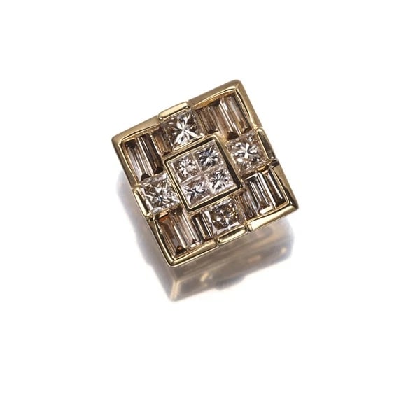 BROWN DIAMOND TAPERED-CUT PRINCESS-CUT PENDANT: Brown Diamond Tapered-cut Princess-cut Pendant Brand: Unbranded Type: Pendant Material: 18K / 750 / Yellow Gold Main Stone/Creation Natural Color: Yellow Gold Size: Design size: 14.0 x 14.0mm