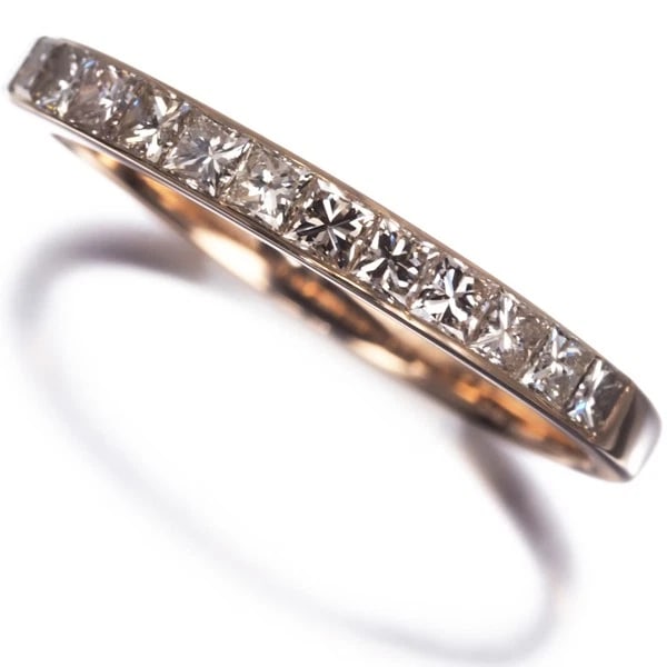 GSTV RING DIAMOND PRINCESS-CUT HALF ETERNITY: GSTV Ring Diamond Princess-cut Half Eternity Brand: GSTV Type: Ring Material: 18K / 750 / Rose Gold Main Stone/Creation Natural Color: Rose Gold Size: US 8.5 - 8.75 Accessories: None Acces