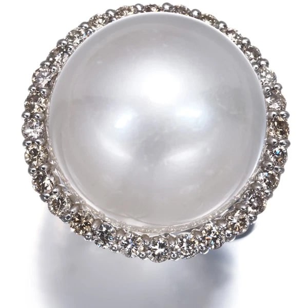 SOUTH SEA PEARL DIAMOND RING: South Sea Pearl Diamond Ring Brand: Unbranded Type: Ring Material: 900 / Platinum Color: Silver Size: US 6-6.25 Accessories: None Accessories Notice: When purchasing pre-owned goods, please