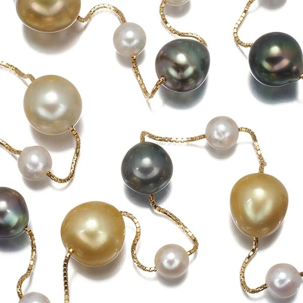 TASAKI NECKLACE BLACK GOLDEN PEARL STATION: TASAKI Necklace Black Golden Pearl Station Brand: TASAKI Type: Necklace Material: 18K / 750 / Yellow Gold Color: Yellow Gold Size: Necklace length: 75 - 83cm Accessories: None Accessories