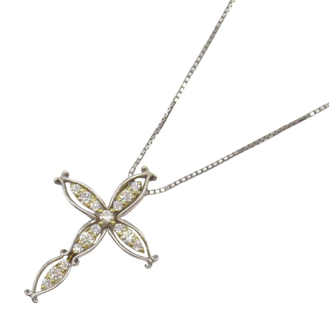 JEWELRY DIAMOND NECKLACE CROSS PENDANT 18KYG 18KWG: JEWELRY Diamond Necklace cross Pendant 18KYG 18KWG Brand: JEWELRY Type: Necklace Material: K18 (Yellow Gold) Main Stone/Creation Natural Color: Yellow Gold White Gold Size: Size Neck rotation?45.5