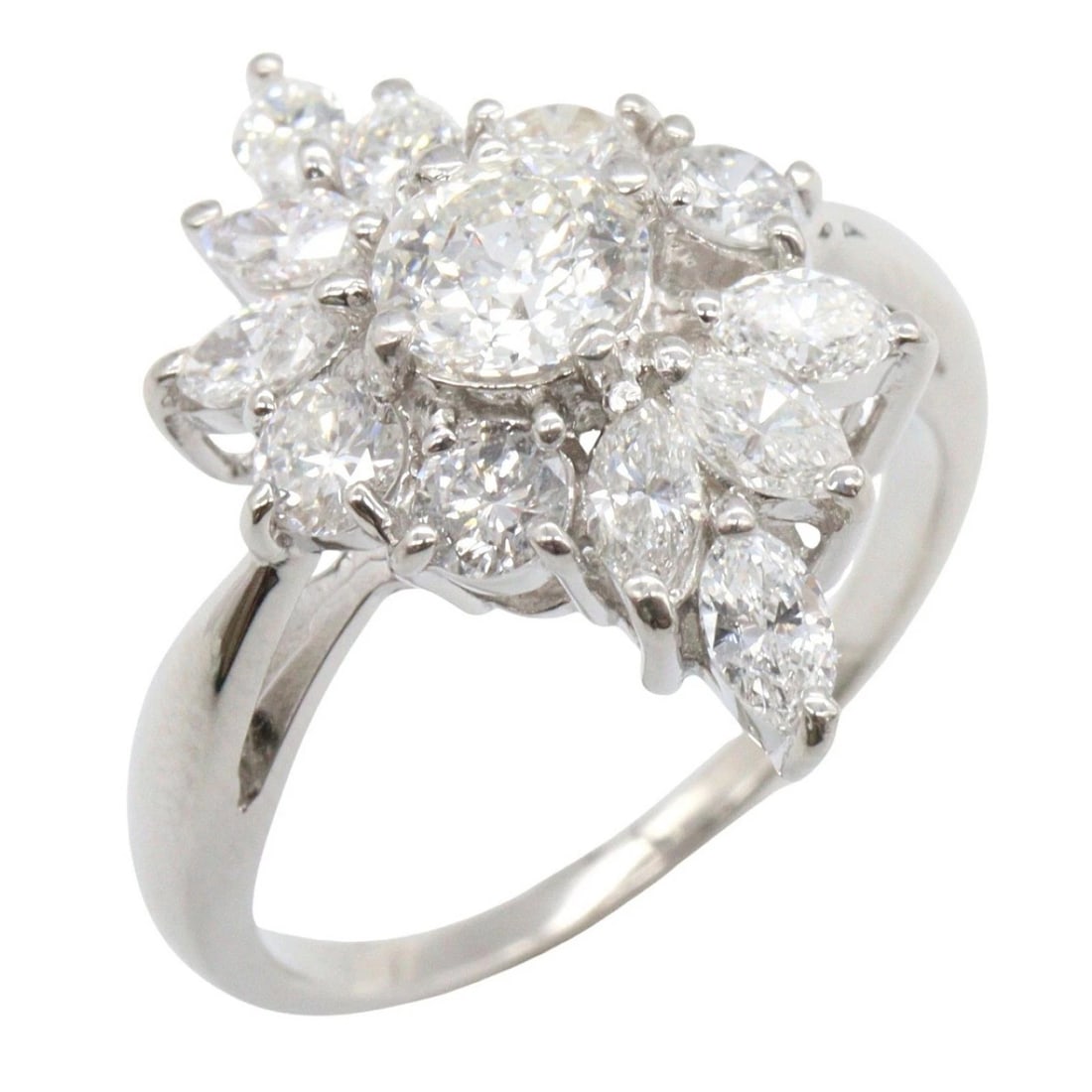 JEWELRY DIAMOND RING PT900 PLATINUM: JEWELRY Diamond Ring Pt900 Platinum Brand: JEWELRY Type: Ring Material: Pt900 Platinum Main Stone/Creation Natural Color: Platinum Size: 5.75 - 6 US Accessories: None Accessories Notice: W