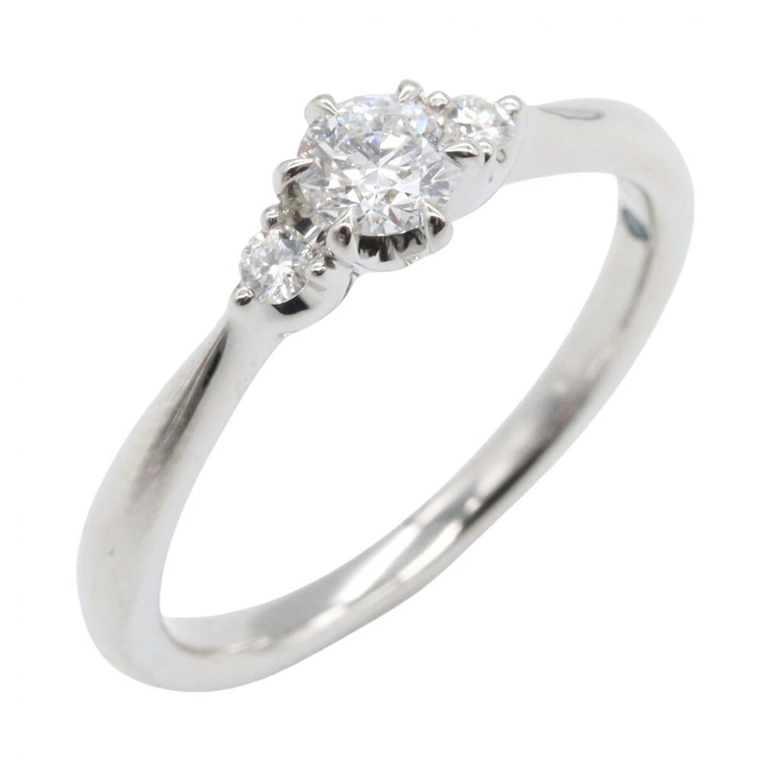 4? DIAMOND RING PT995 PLUTINUM CLEAR: 4? Diamond Ring PT995 Plutinum Clear Brand: 4? Type: Ring Material: diamond Color: Clear??ish colors Size: 5 - 5.25 US Accessories: None Accessories Notice: When purchasing pre-owned goods,