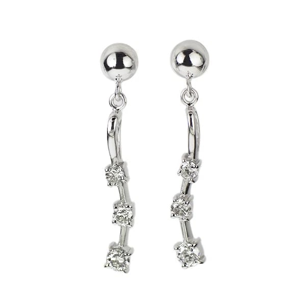 K14WG DIAMOND EARRING: K14WG diamond earring Brand: None Type: piercing Material: Metal Purity K14 Metal Gold Main Stone/Creation Natural Color: White Gold Size: None Accessories: None Accessories Notice: When