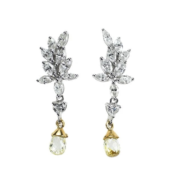 K18YG/WG BRIOLETTE CUT DIAMOND EARRINGS: K18YG/WG Briolette Cut Diamond Earrings Brand: None Type: piercing Material: K18YG/WG Color: YG/WG Size: Length/Width/Diameter32.1 Width/Thickness11.5 Accessories: None Accessories Notice: