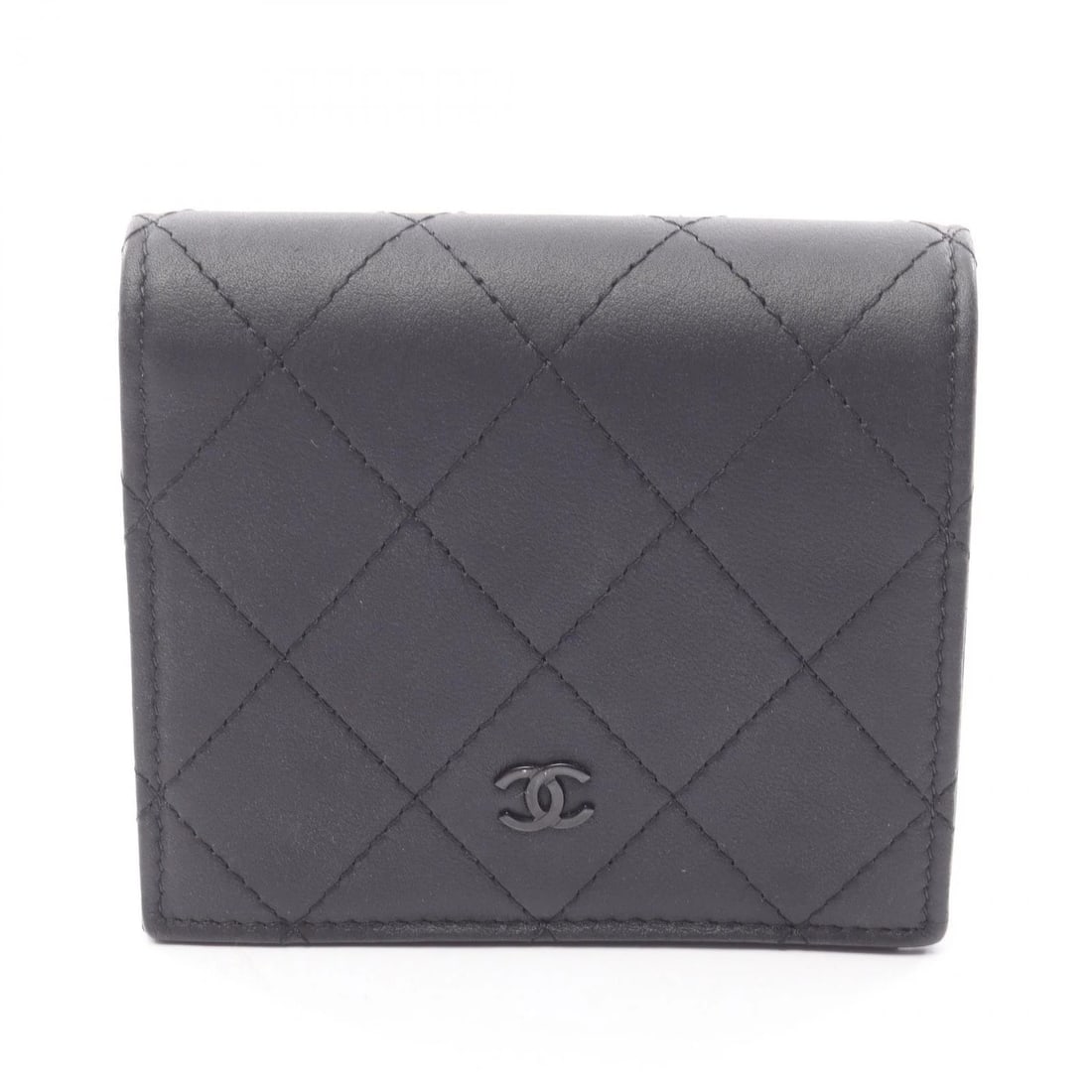 CHANEL MATELASSE BI-FOLD WALLET LEATHER BLACK COCO MARK: CHANEL Matelasse Bi-fold wallet leather Black Coco Mark Brand: CHANEL Type: Bi-fold wallet Material: leather Color: Black??ish colors Size: H:9cm x W:10cmx D:2cm (H:3.5" x W:3.9"x D:0.8) 
