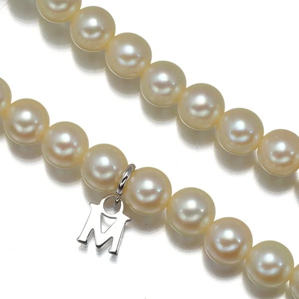 MIKIMOTO NECKLACE AKOYA PEARL SILVER: Mikimoto Necklace Akoya Pearl Silver Brand: MIKIMOTO Type: Necklace Material: Silver Color: Silver Size: Necklace length: 38cm Accessories: None Accessories Notice: When purchasing pre-own