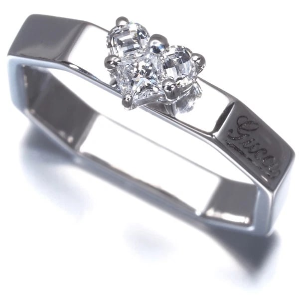 GUCCI RING DIAMOND OCTAGONAL HEART PINKY: GUCCI Ring Diamond Octagonal Heart Pinky Brand: GUCCI Type: Ring Material: 18K / 750 / White Gold Main Stone/Creation Natural Color: White Gold Size: US 3.5 Accessories: None Accessories