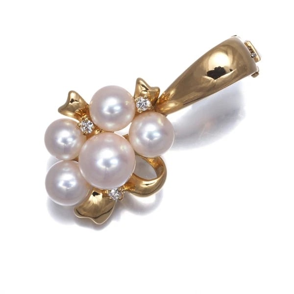 TASAKI PENDANT AKOYA PEARL DIAMOND RIBBON 18K YG: TASAKI Pendant Akoya Pearl Diamond Ribbon 18K YG Brand: TASAKI Type: Pendant Material: 18K / 750 / Yellow Gold Color: Yellow Gold Size: Design size: 15.1 x 13.1mm Total length of the pendant