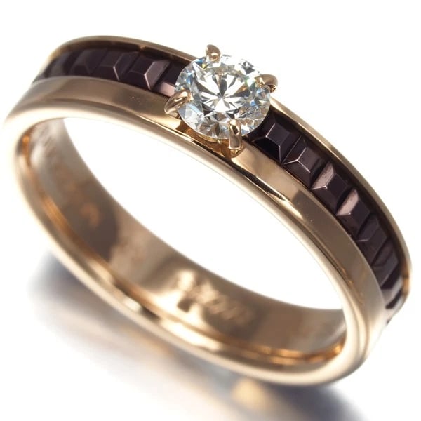 BOUCHERON RING DIAMOND QUATRE CLASSIQUE SOLITAIRE: BOUCHERON Ring Diamond Quatre Classique Solitaire Brand: BOUCHERON Type: Ring Material: 18K / 750 / Rose Gold Main Stone/Creation Natural Color: Gold Size: US 5 Accessories: None Accessori