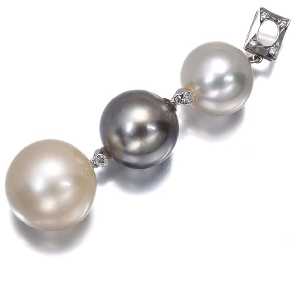 BLACK SOUTH SEA PEARL DIAMOND PENDANT 18K 750 WHITE GOLD: Black South Sea Pearl Diamond Pendant 18K 750 White Gold Brand: Unbranded Type: Pendant Material: 18K / 750 / White Gold Color: White Gold Size: Full length of total design: 56.0mm Bail inner
