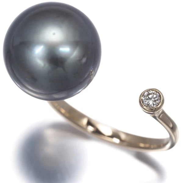 HIROTAKA RING BLACK SOUTH SEA PEARL DIAMOND: Hirotaka Ring Black South Sea Pearl Diamond Brand: Hirotaka Type: Ring Material: 10K / 416 / Yellow Gold Color: Yellow Gold Size: US 6.5 Accessories: None Accessories Notice: When purchasi