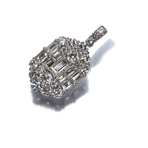 DIAMOND BAGUETTE-CUT PENDANT 900 PLATINUM: Diamond Baguette-cut Pendant 900 Platinum Brand: Unbranded Type: Pendant Material: 900 / Platinum Main Stone/Creation Natural Color: Silver Size: Design size: 19.0 x 10.0mm Bail inner