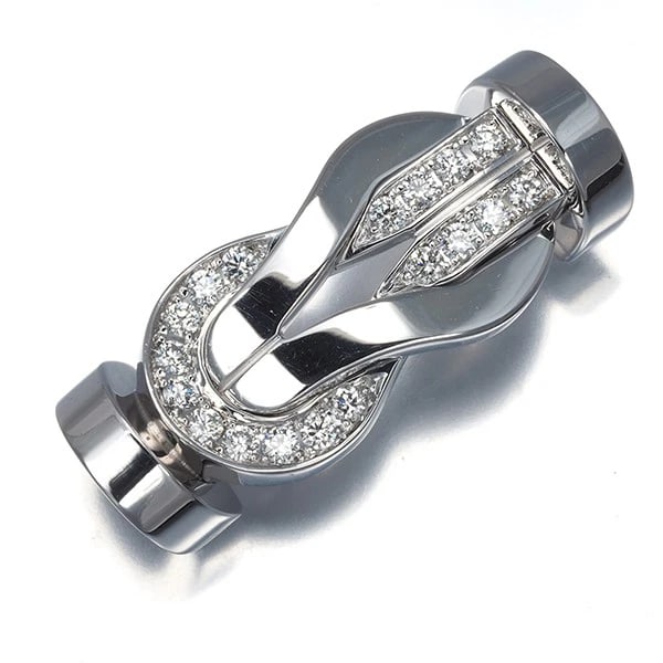 FRED BUCKLE FOR BRACELET DIAMOND CHANCE: FRED Buckle for Bracelet Diamond Chance Brand: FRED Type: Bracelet Material: 18K / 750 / White Gold Main Stone/Creation Natural Color: White Gold Size: Design size: 27.5 x 10.8mm Accessories: