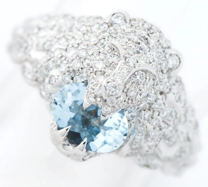 GUCCI WHITE GOLD 18K LION HEAD MOTIF AQUAMARINE RING: Gucci White Gold 18K Lion Head Motif Aquamarine Ring Brand: Gucci Type: Ring Material: 18k White Gold Main Stone/Creation AquamarineSecondary Stone Natural Color: White Gold Size: 5.5-6 US 