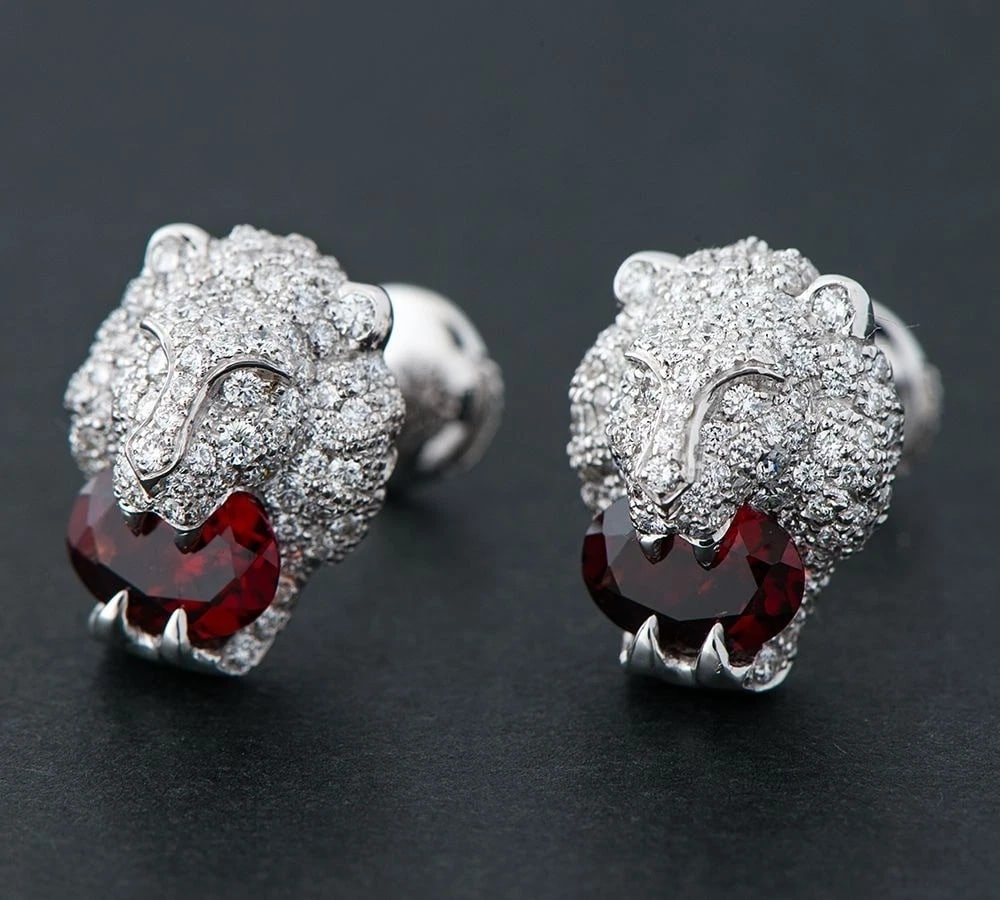 GUCCI WHITE GOLD 18K LION HEAD DIAMOND EARRING: Gucci White Gold 18K Lion Head Diamond Earring Brand: Gucci Type: Earrings Material: 18k White Gold Main Stone/Creation Garnet Color: White Gold Size: approx. 1.36 cm × 1.01 cm (0.54 × 0.40