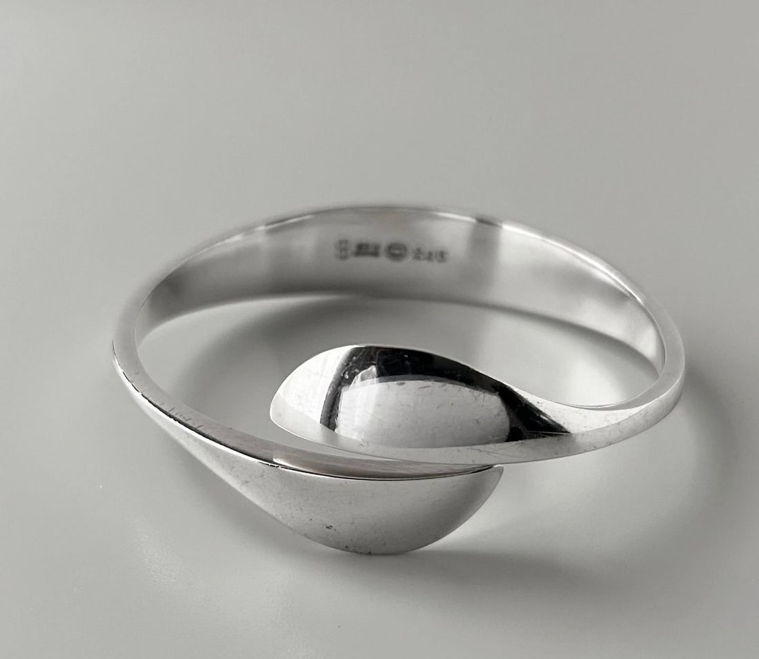 GEORG JENSEN BENT GABRIELSEN STERLING SILVER BANGLE BRACELET: Georg Jensen Bent Gabrielsen Sterling Silver Bangle Bracelet Brand: Georg Jensen Type: Bracelet Material: Sterling Silver 925 Color: Silver Size: Inner diameter approx. 6.35 x 5.85 cm / 2.50 x 2.3