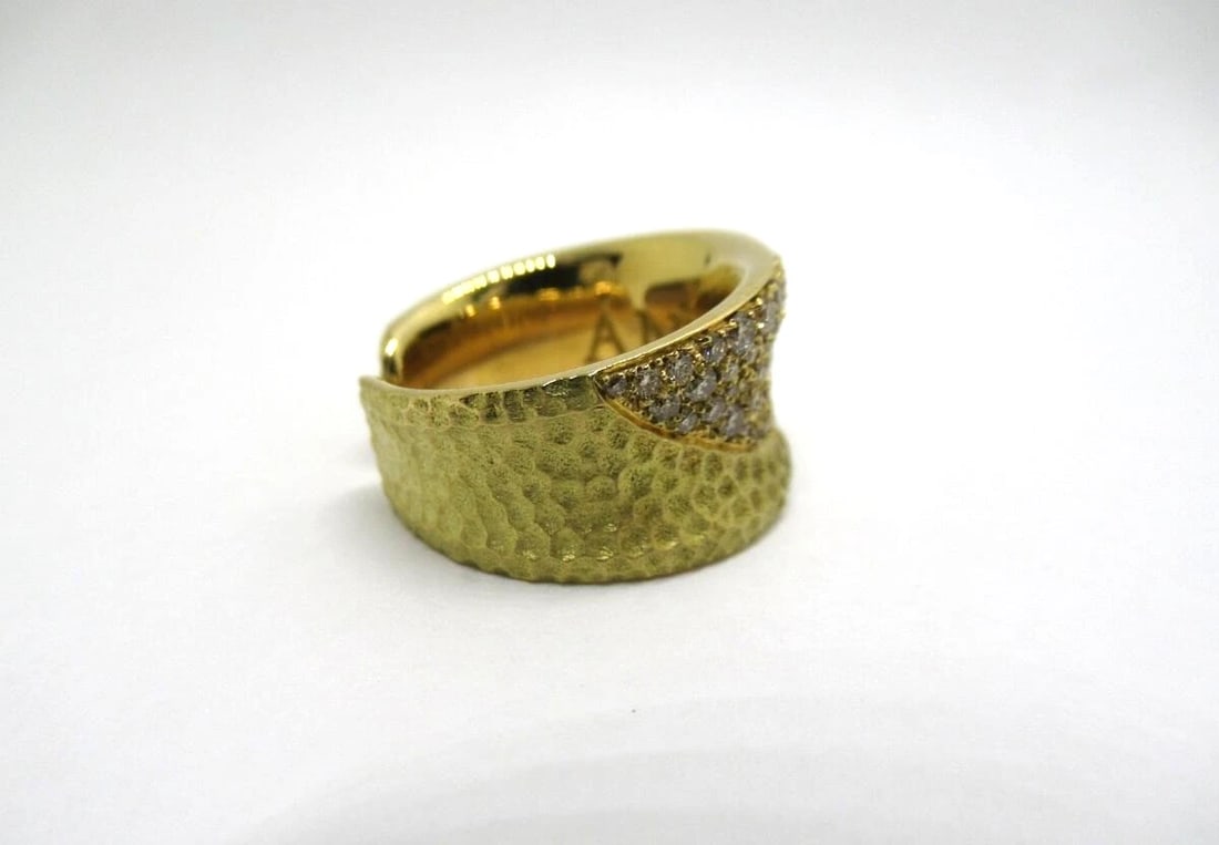 ANTONINI HAMMERED 18K YELLOW GOLD DIAMOND RING: Antonini Hammered 18k Yellow Gold Diamond Ring Brand: Antonini Type: Ring Material: 18k Yellow Gold Main Stone/Creation Natural Color: Yellow Size: 6.25 US Accessories: None Accessories