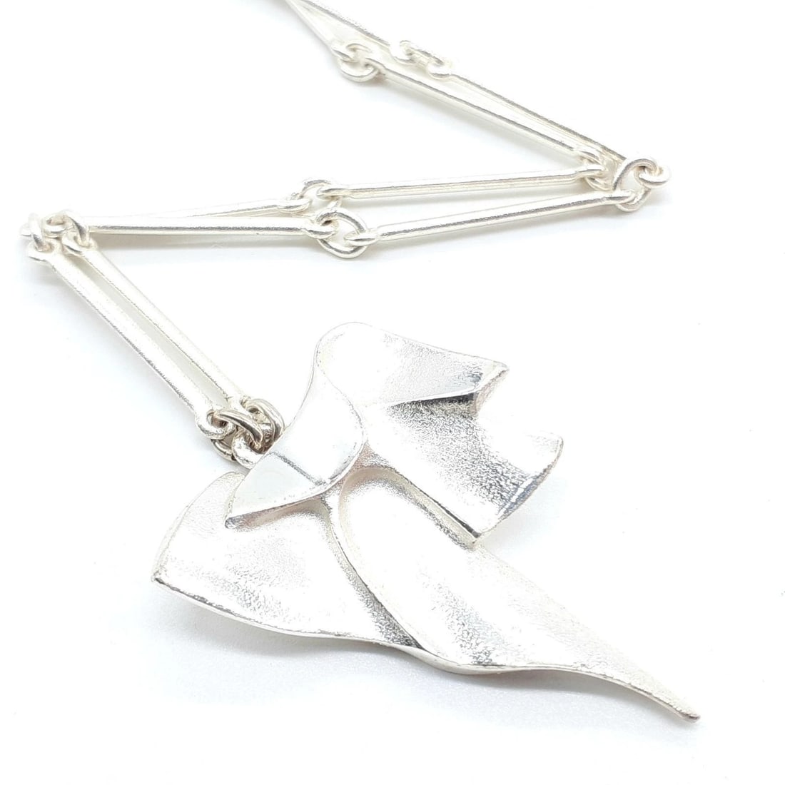 LAPPONIA K8 STERLING SILVER PENDANT NECKLACE: Lapponia K8 Sterling Silver Pendant Necklace Brand: Lapponia Type: Necklace Material: Sterling Silver 925 Color: Silver Size: Length: approx. 16.9 in (43 cm) Pendant Size: approx. 1.30 × 0.94