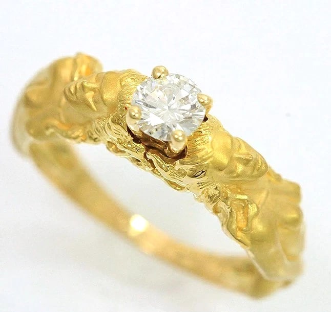 CARRERA Y CARRERA TWO WOMEN DIAMOND SCULPTURAL BAND RING: Carrera y Carrera Two Women Diamond Sculptural Band Ring Brand: Carrera y Carrera Type: Ring Material: 18k Yellow Gold Main Stone/Creation Natural Color: Yellow Size: 6.5 US Accessories: None