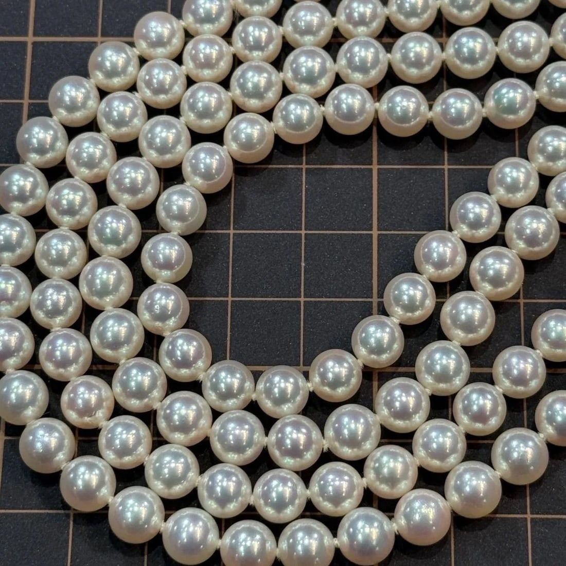 MIKIMOTO PINK WHITE PEARL 18K GOLD LONG BEAD NECKLACE: Mikimoto Pink White Pearl 18k Gold Long Bead Necklace Brand: Mikimoto Type: Necklace Material: 18k Gold Main Stone/Creation Pearl Color: White Size: Pearl Size: Approx. 7.0–7.5 mm / Approx.