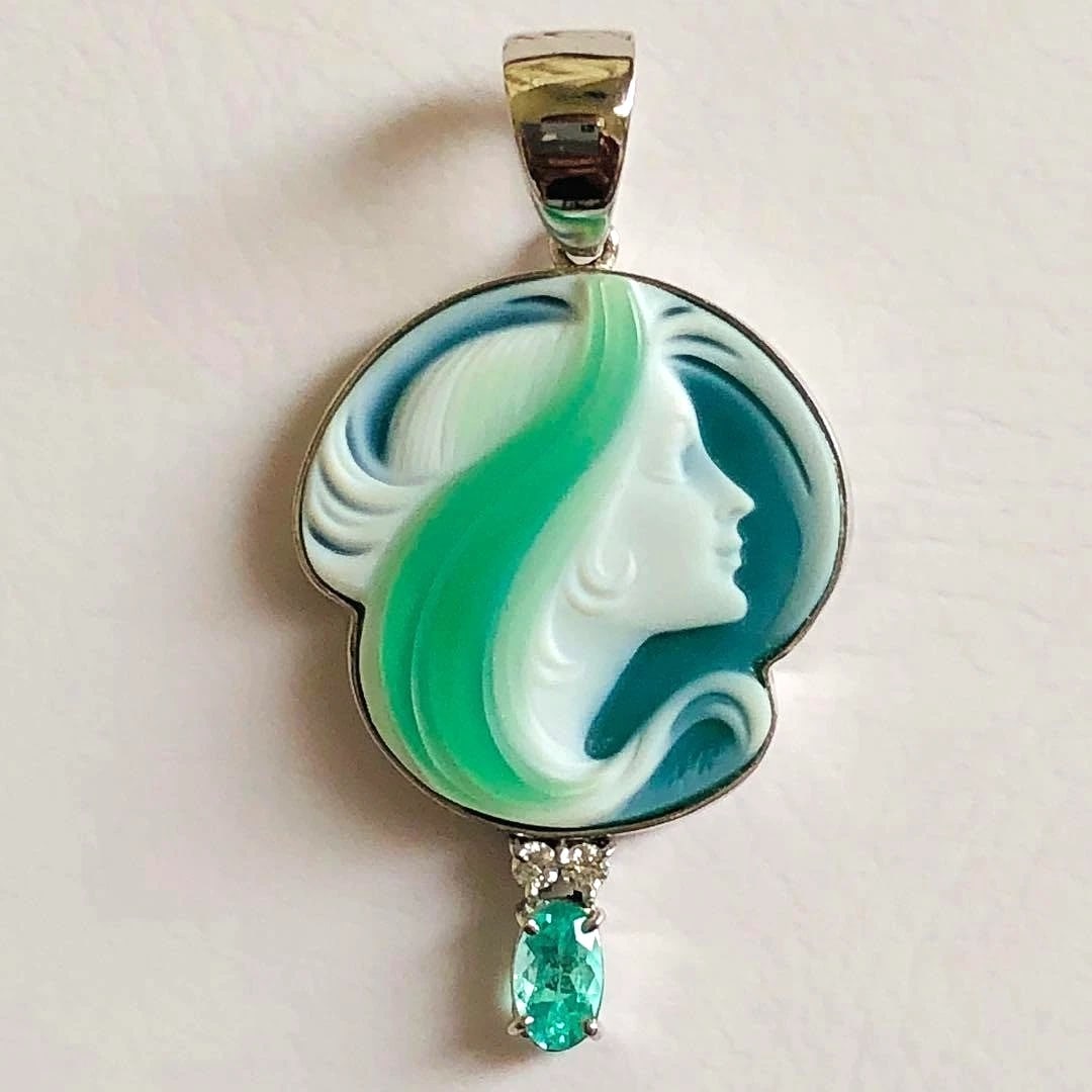 ERWIN PAULY AGATE PARAIBA TOURMALINE DIAMOND CAMEO: Erwin Pauly Agate Paraiba Tourmaline Diamond Cameo Brand: Erwin Pauly Type: Pendant Material: 18k White Gold Main Stone/Creation AgateSecondary Stone Natural Paraiba Tourmaline Color: White 