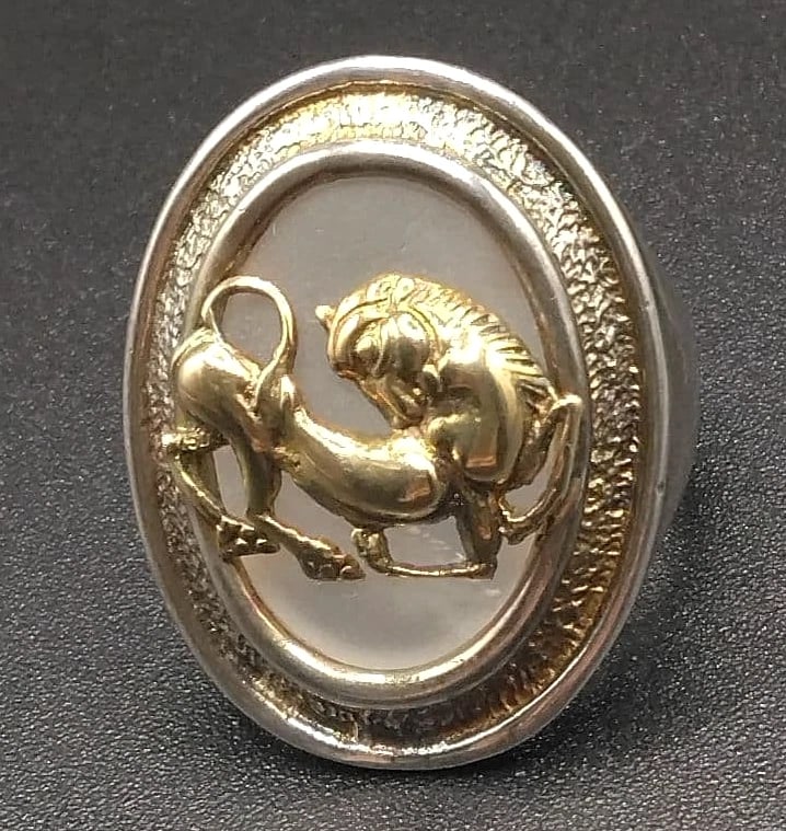 ILIAS LALAOUNIS ACHILLES SHIELD HORSE SILVER: Ilias Lalaounis Achilles Shield Horse Silver Brand: Ilias Lalalounis Type: Ring Material: Silver 925 × 18k Yellow Gold Main Stone/Creation Natural Color: Silver, Gold Size: 5.5 US 