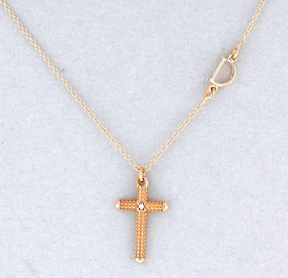 DAMIANI METROPOLITAN DIAMOND 18K ROSE GOLD NECKLACE PENDANT: Damiani Metropolitan Diamond 18k Rose Gold Necklace Pendant Brand: Damiani Type: Necklace Material: 18k Rose Gold Main Stone/Creation Natural Color: Gold Size: Approx. 51 cm / Approx. 20.1 in 