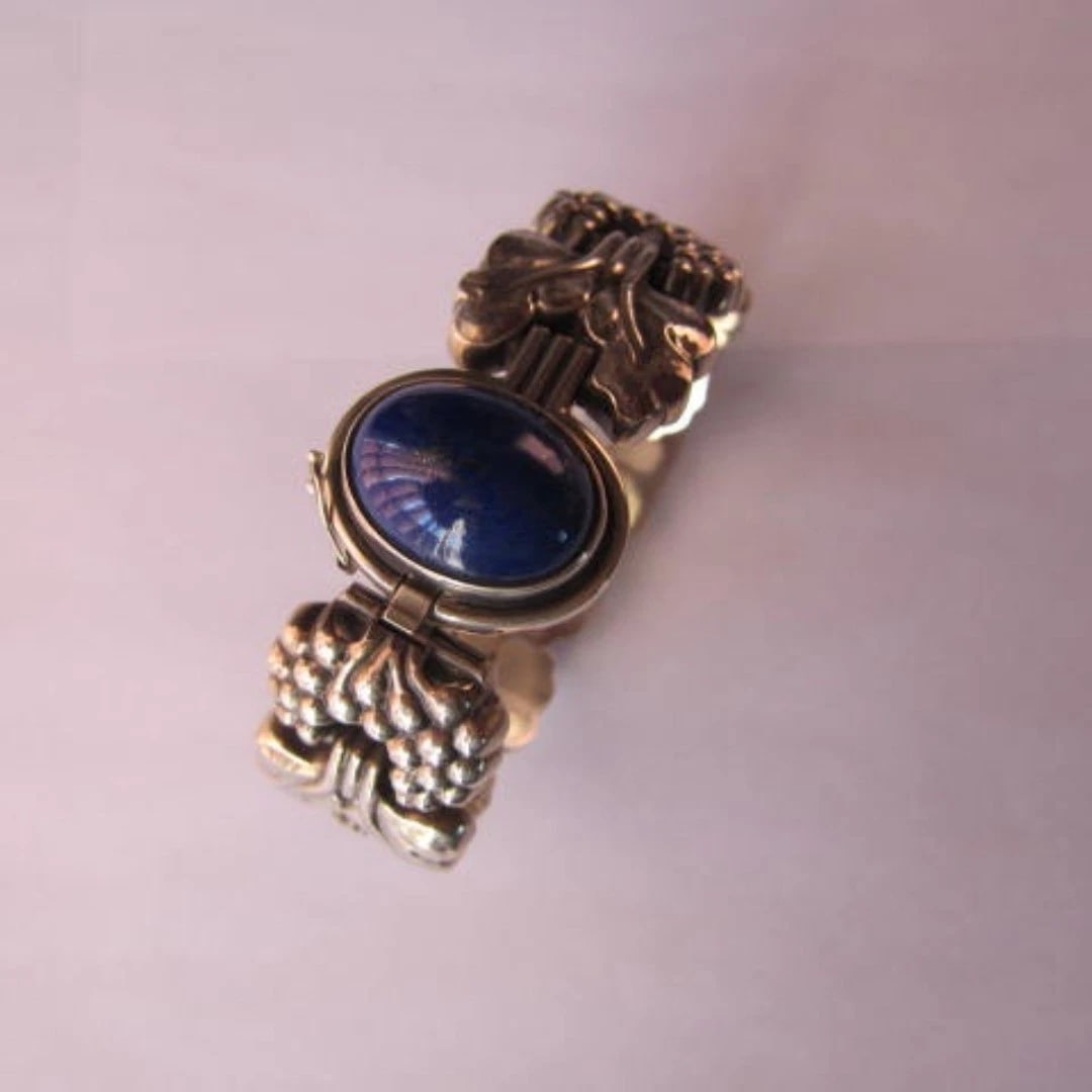 GEORG JENSEN LAPIS LAZULI BRACELET STERLING SILVER: Georg Jensen Lapis Lazuli Bracelet Sterling Silver Brand: Georg Jensen Type: Bracelet Material: Sterling Silver 925 Main Stone/Creation Lapis Lazuli Color: Silver Size: approx. 7.87 in (20 cm 