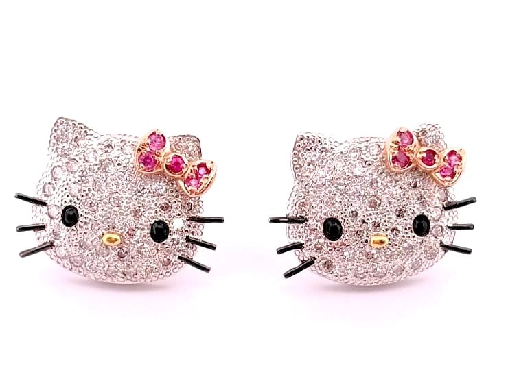 SANRIO HELLO KITTY DIAMOND SAPPHIRE CAT CHARACTER STUD EARRINGS: Sanrio Hello Kitty Diamond Sapphire Cat Character Stud Earrings Brand: Sanrio Type: Earrings Material: 18k White Gold Main Stone/Creation NaturalSecondary Stone Sapphire Color: White Size: H