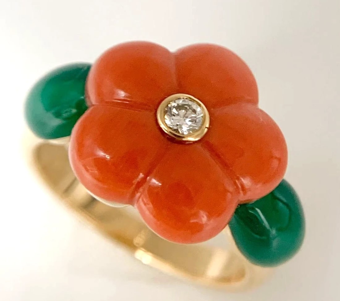 VAN CLEEF & ARPELS 18K YELLOW GOLD RED FLORAL RING: Van Cleef & Arpels 18k Yellow Gold Red Floral Ring Brand: Van Cleef & Arpels Type: Ring Material: 18k Gold Main Stone/Creation Natural Color: Yellow Size: 6.5 US Accessories: None Accessor