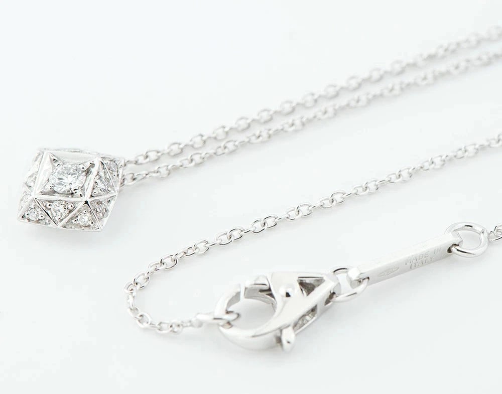 ASPREY LONDON DIAMOND 18K WHITE GOLD CHAIN PENDANT NECKLACE: Asprey London Diamond 18k White Gold Chain Pendant Necklace Brand: Asprey Type: Necklace Material: 18k White Gold Main Stone/Creation Natural Color: White Size: Pendant size: approx. 9.8 ×