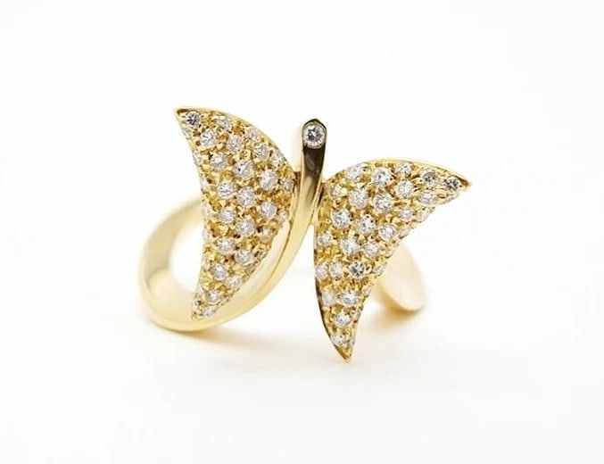 STAURINO FRATELLI BUTTERFLY DIAMOND PAVE COCKTAIL RING: Staurino Fratelli Butterfly Diamond Pave Cocktail Ring Brand: Staurino Fratelli Type: Ring Material: 18k Yellow Gold Main Stone/Creation Natural Color: Yellow Size: 6 US Accessories: None